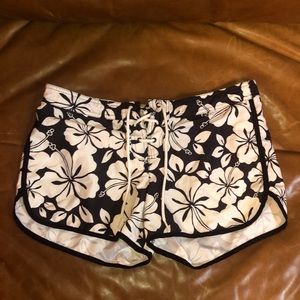 Hawaiin design board shorts